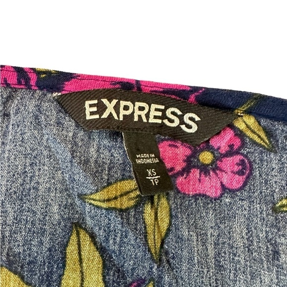 Express Navy & Pink Floral Bell Sleeve Blouse Size XS - Picture 15 of 17